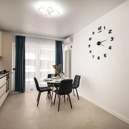 Josephine In Odyssey & Pool-parking *