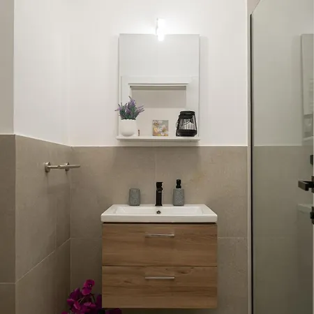 Josephine In Odyssey & Pool-parking *