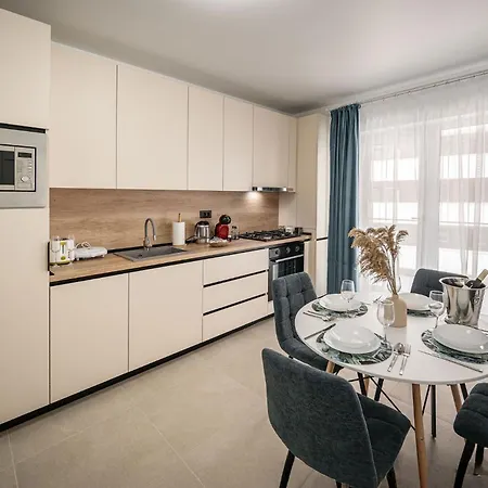 Josephine In Odyssey & Pool-parking *