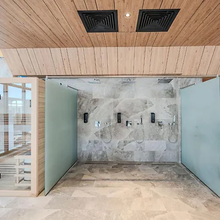 Josephine In Odyssey & Pool-parking *