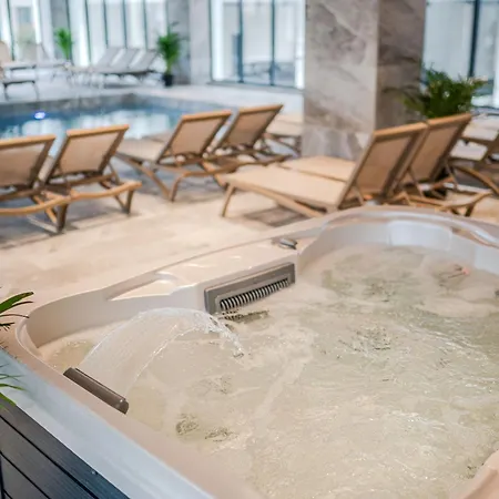 Josephine In Odyssey & Pool-parking * Mamaia