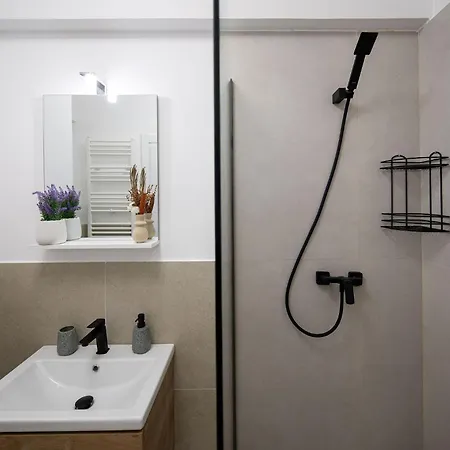 Josephine In Odyssey & Pool-parking *