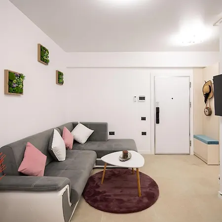 Josephine In Odyssey & Pool-parking * Mamaia