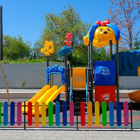 Josephine In Odyssey & Pool-parking * Mamaia