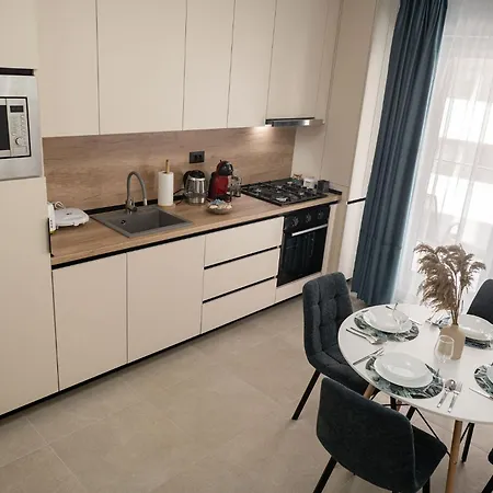 Josephine In Odyssey & Pool-parking * Mamaia