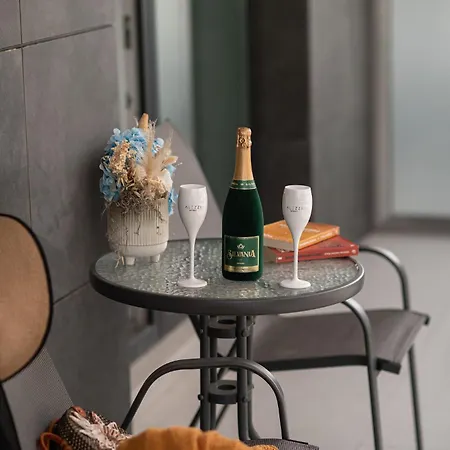 Apartment Josephine In Odyssey & Pool-parking Mamaia