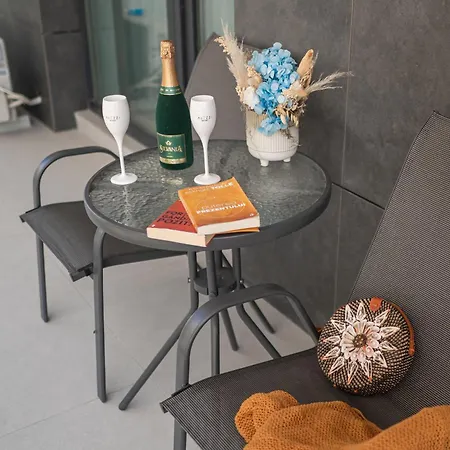 Apartment Josephine In Odyssey & Pool-parking *