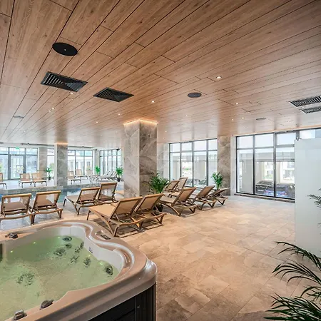 Josephine In Odyssey & Pool-parking * Mamaia