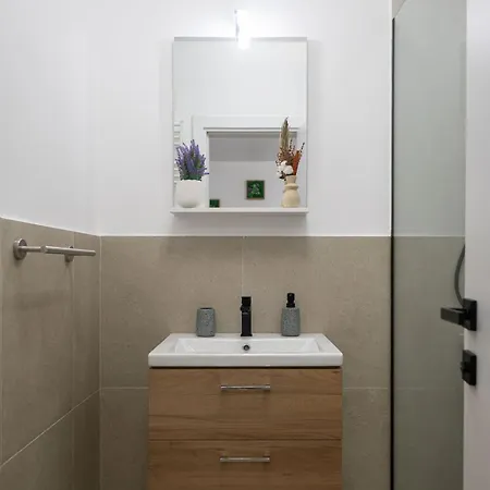 Josephine In Odyssey & Pool-parking Apartment