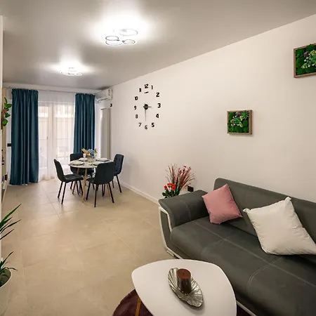 Josephine In Odyssey & Pool-parking Apartment