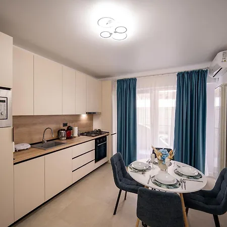 Josephine In Odyssey & Pool-parking Apartment *