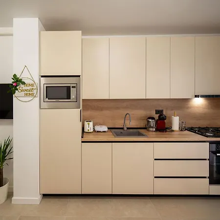 Apartment Josephine In Odyssey & Pool-parking Mamaia