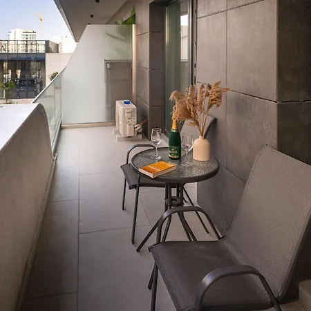 Josephine In Odyssey & Pool-parking Apartment Mamaia